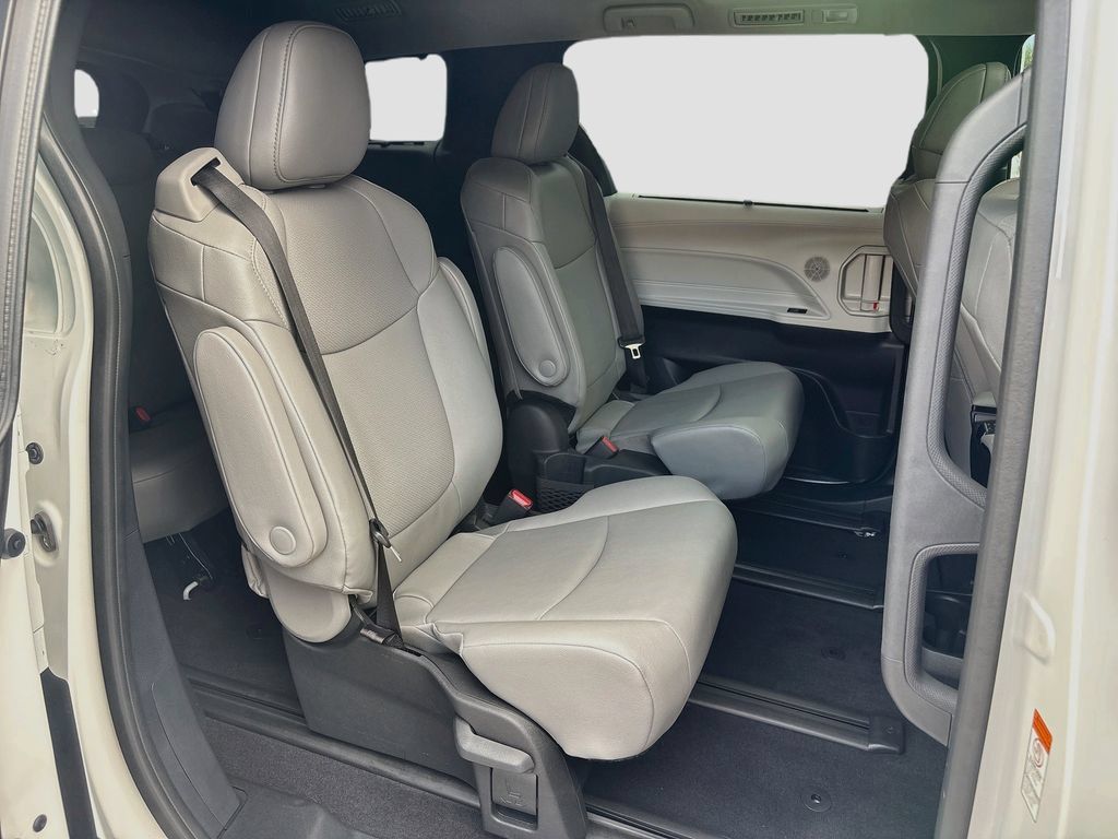 Certified 2026 Toyota Sienna XLE FWD image 22
