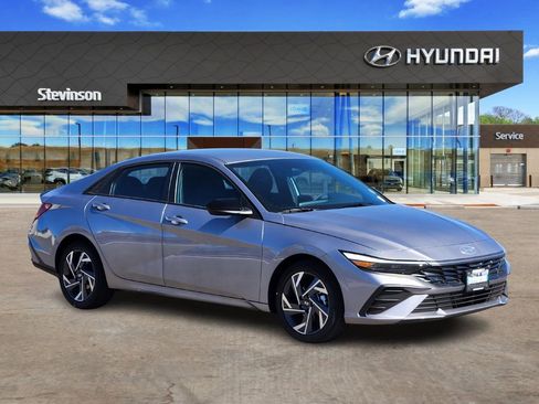 New 2025 Hyundai Elantra Sport image 5