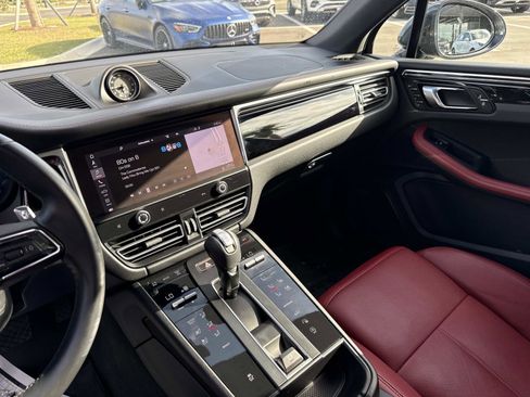 Used 2024 Porsche Macan AWD/4WD image 24