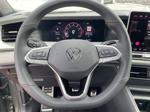 New 2026 Volkswagen Tiguan SE R-Line FWD image 18