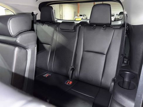 Used 2023 Toyota Highlander XLE AWD/4WD image 18