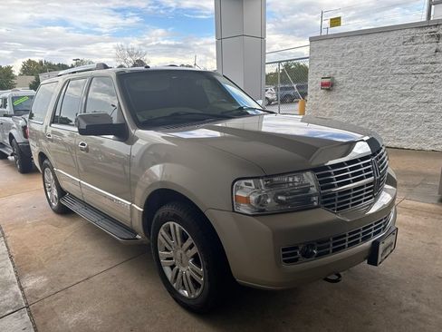 Used 2008 Lincoln Navigator 2WD image 3