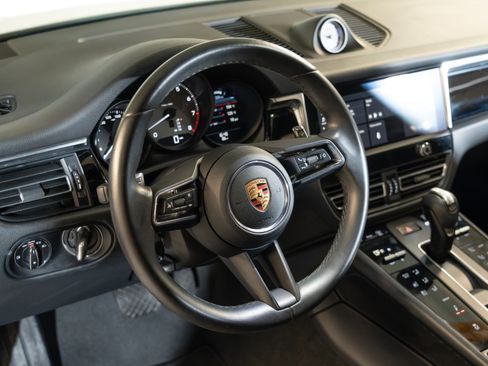 Certified 2022 Porsche Macan S AWD/4WD image 22