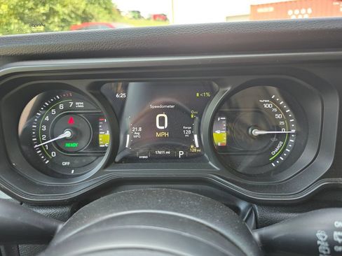 Used 2024 Jeep Wrangler Unlimited w/ Convenience Group AWD/4WD image 20