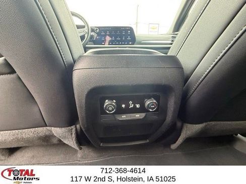 Used 2025 Chevrolet Traverse LT AWD/4WD image 13