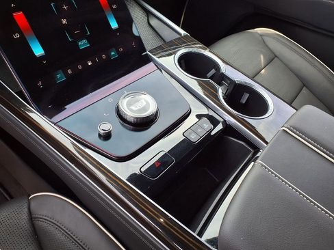 Used 2025 Cadillac Escalade ESV Premium Luxury RWD image 29