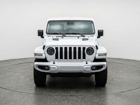 Used 2025 Jeep Wrangler Sahara image 2