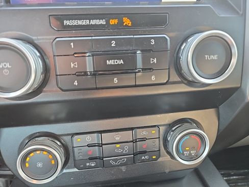 Used 2020 Ford F150 XLT w/ Equipment Group 302A Luxury AWD/4WD image 18
