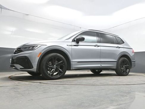 Used 2023 Volkswagen Tiguan SE R-Line image 44