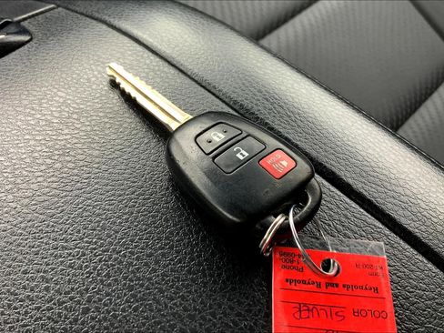 Used 2018 Toyota Highlander LE image 13