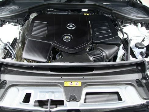 Certified 2025 Mercedes-Benz GLC 300 4MATIC image 32