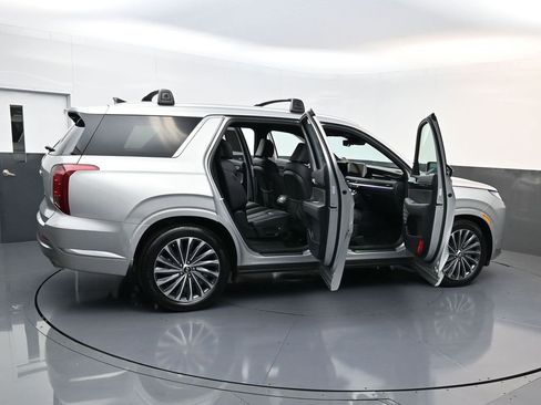 Used 2023 Hyundai Palisade Calligraphy image 29