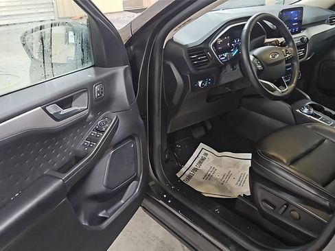 Used 2020 Ford Escape SEL image 9