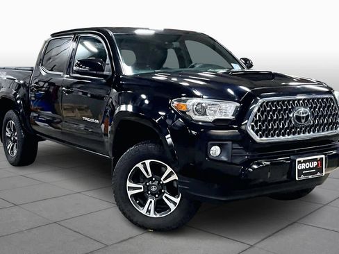 Used 2019 Toyota Tacoma TRD Sport AWD/4WD image 2
