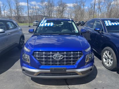 Used 2023 Hyundai Venue SEL w/ Cargo Package
