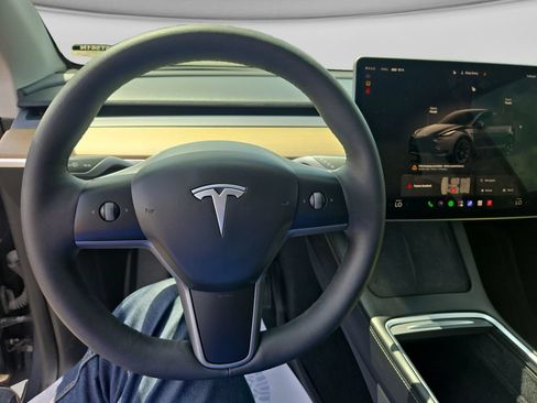 Used 2022 Tesla Model Y Long Range AWD/4WD image 13
