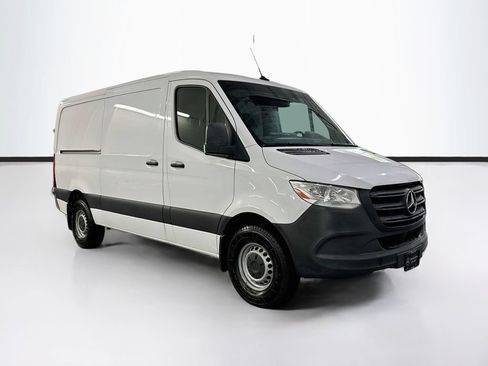 Used 2021 Mercedes-Benz Sprinter 1500 image 3