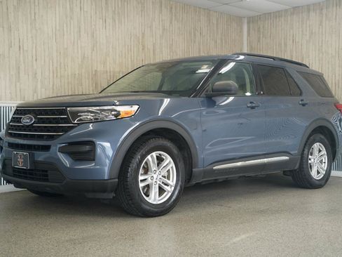 Used 2021 Ford Explorer XLT RWD image 4