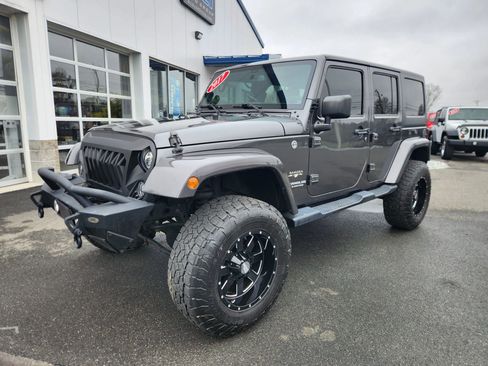 Used 2017 Jeep Wrangler Unlimited Sahara w/ Dual Top Group image 5