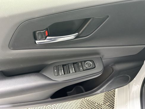 Used 2025 Toyota Prius XLE FWD image 15