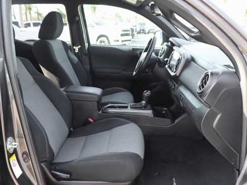 Used 2020 Toyota Tacoma TRD Sport AWD/4WD image 37