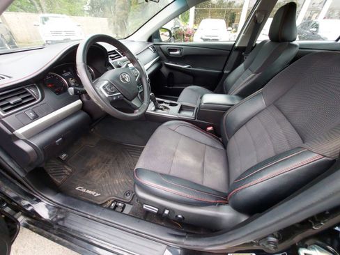 Used 2017 Toyota Camry SE FWD image 7