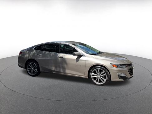 Used 2024 Chevrolet Malibu LT image 2