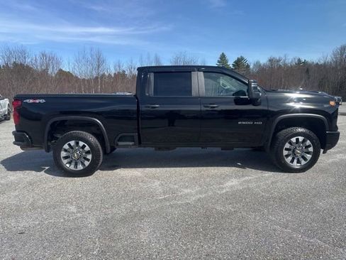 Used 2025 Chevrolet Silverado 2500 Custom w/ Custom Value Package AWD/4WD image 8