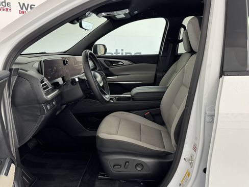 Used 2026 Chevrolet Traverse LT w/ Driver Confidence Package FWD image 16