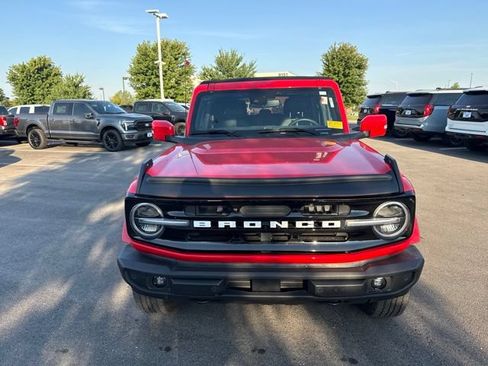 Used 2023 Ford Bronco Outer Banks AWD/4WD image 2