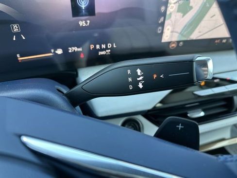 Used 2025 Buick Enclave Avenir w/ Trailering Package, 5000 lbs. image 16