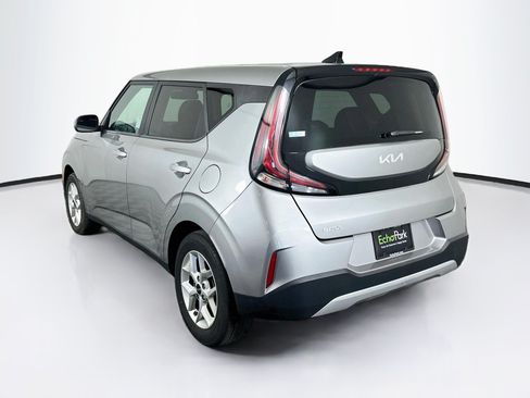 Used 2025 Kia Soul LX w/ LX Technology Package FWD image 5