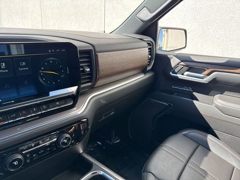 Used 2022 Chevrolet Silverado 1500 High Country w/ Z71 Off-Road Package AWD/4WD image 25