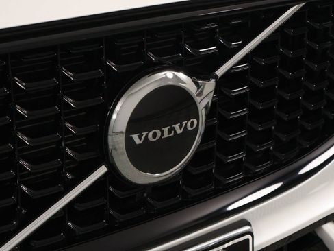 Certified 2024 Volvo XC60 B5 Core AWD/4WD image 27