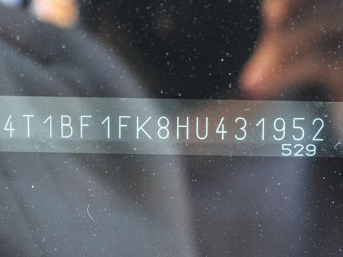 Used 2017 Toyota Camry XSE image 2