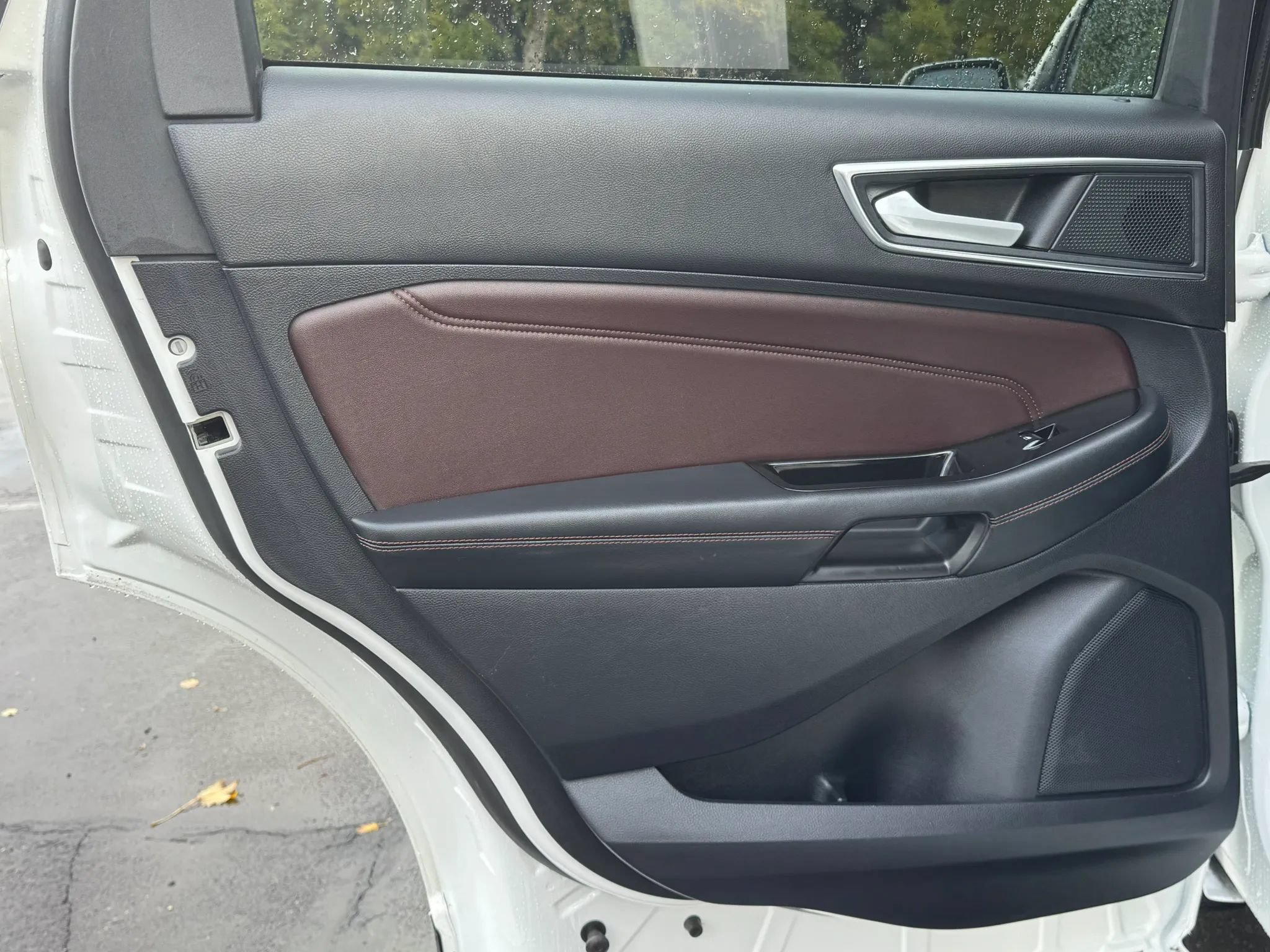 Used 2020 Ford Edge Titanium w/ Equipment Group 301A AWD/4WD image 28