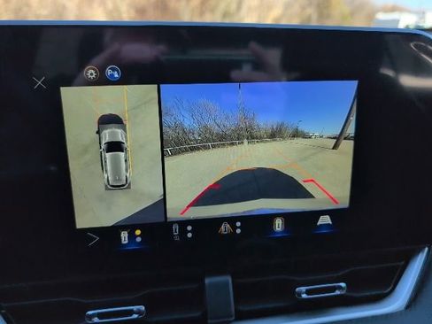 New 2026 Chevrolet Equinox LT w/ Safety and Technology Package FWD image 21