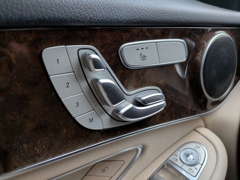 Used 2018 Mercedes-Benz GLC 300 300 image 32