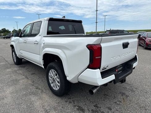Used 2026 Toyota Tacoma SR5 AWD/4WD image 8