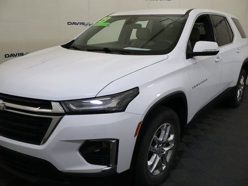 Used 2023 Chevrolet Traverse LS FWD image 12