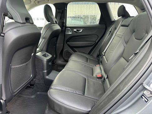 Certified 2021 Volvo XC60 T8 Inscription w/ Advanced Package image 15