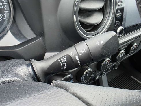 Used 2021 Toyota Tacoma TRD Off-Road w/ TRD Premium Off Road Package AWD/4WD image 39