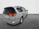 Used 2018 Chrysler Pacifica Limited image 3
