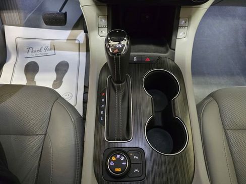 Used 2019 GMC Acadia SLT image 24