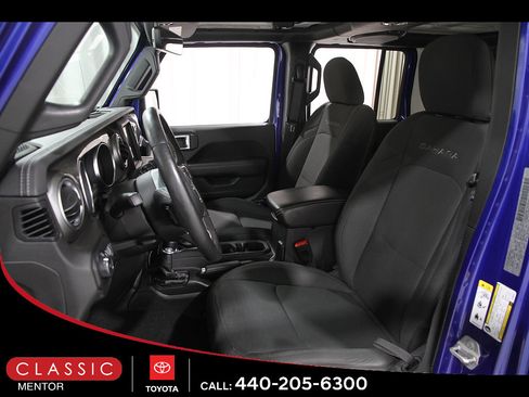 Used 2019 Jeep Wrangler Unlimited Sahara AWD/4WD image 5