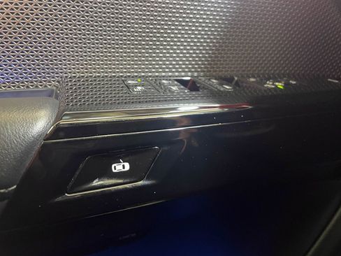 Used 2025 BMW 740i xDrive image 36