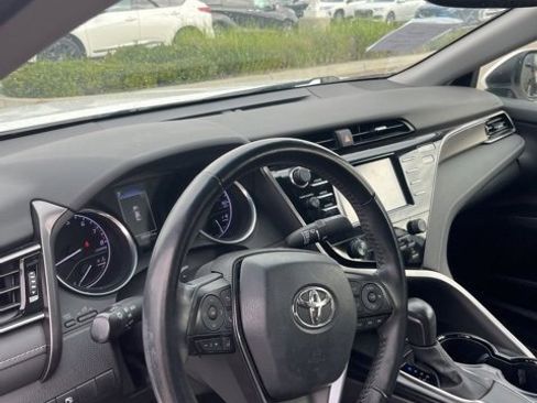 Used 2020 Toyota Camry SE image 14