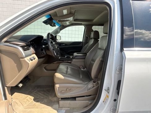 Used 2019 Chevrolet Tahoe LT w/ Luxury Package AWD/4WD image 3