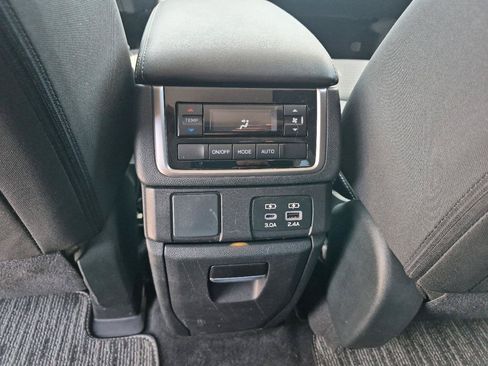 Used 2023 Subaru Ascent Premium w/ Convenience Package AWD/4WD image 15