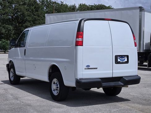 Used 2021 Chevrolet Express 2500 w/ Driver Convenience Package RWD image 5
